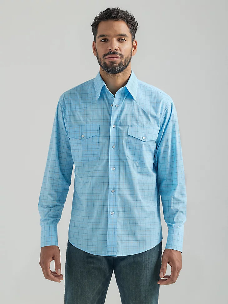 WRANGLER MEN'S WRINKLE RESIST LONG SLEEVE WESTERN SNAP PLAID SHIRT IN BABY BLUE